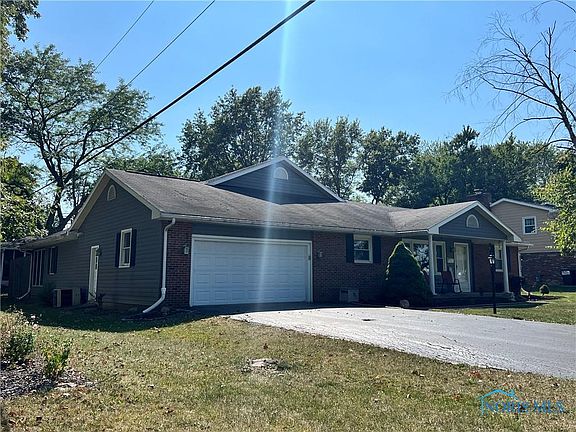 3rd image of 1831 Queenswood Dr