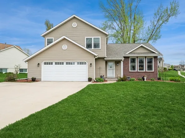 6925 Terrazzo Dr NW, Cedar Rapids, IA 52405