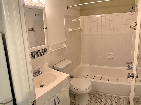 Full Bathroom.