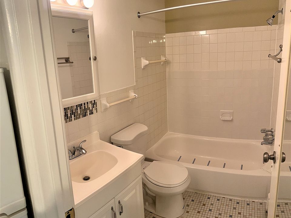 Full Bathroom.