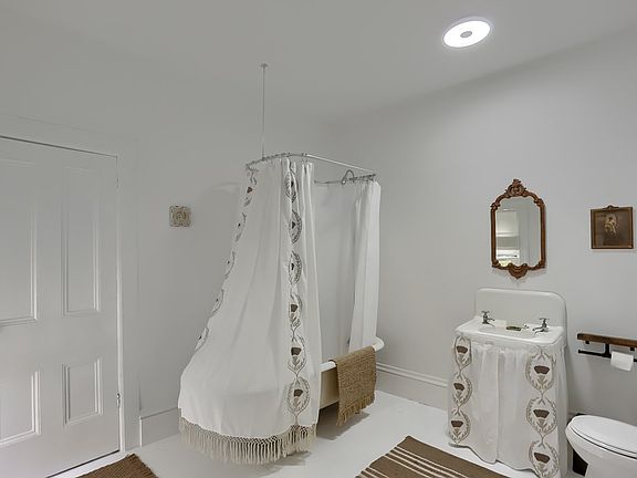 5th image of 129 Elm St