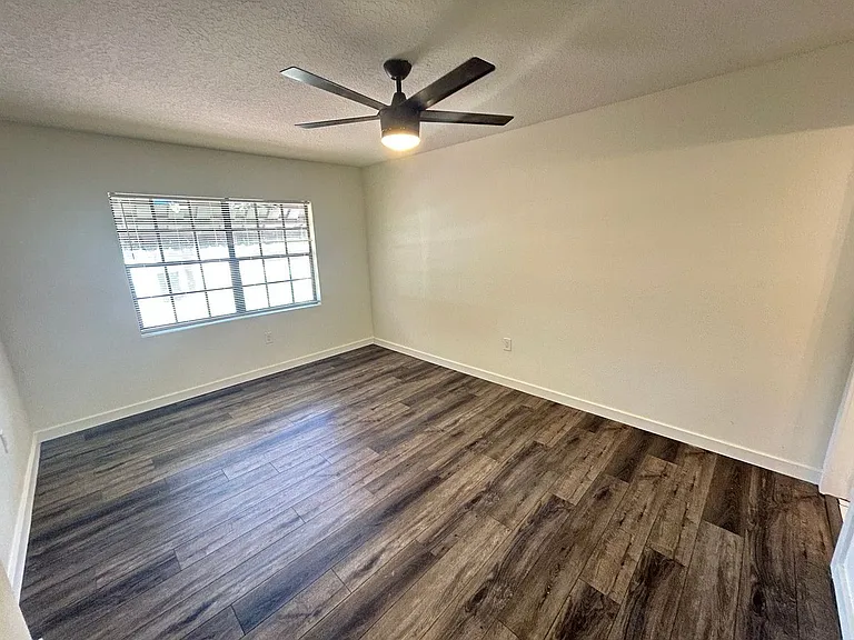 1303 E Harding St #W — Photo 14