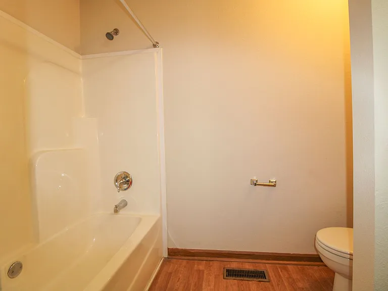 130 Meadows Ln — Photo 16