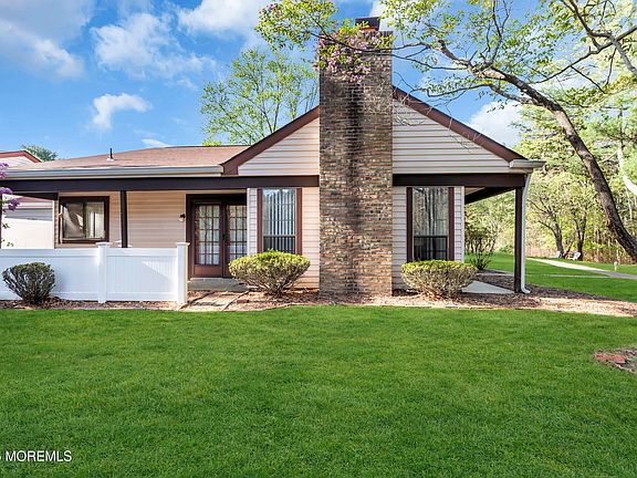 4th image of 452B Heather Court