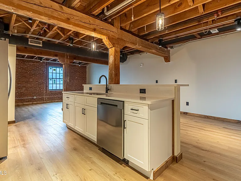 453 E Main St #200 — Photo 7