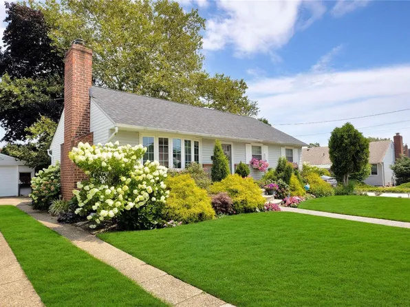 246 N North 7th Street, Bethpage, NY 11714