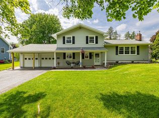 33 Meadow Dr, Webster, NY 14580