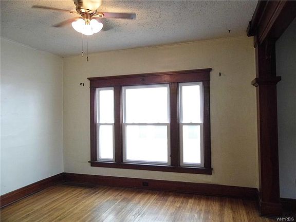 4th image of 277 Woodside Ave