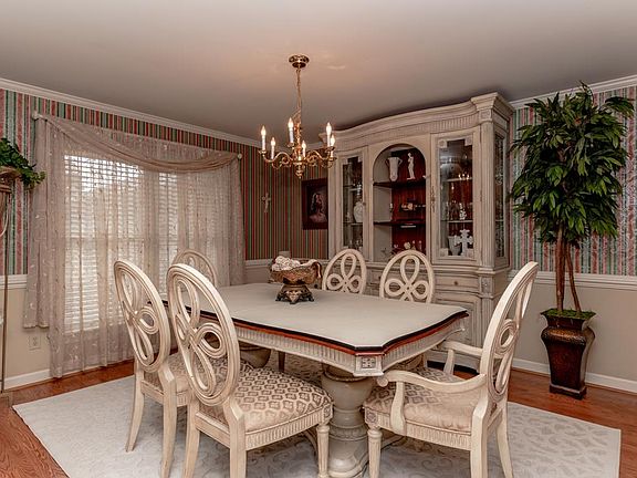 5th image of 110 Berrywood Ct