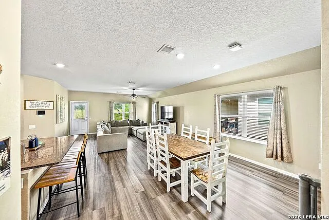3 bed, 2.0 bath, 1968 sqft, $2,100 — Photo 3