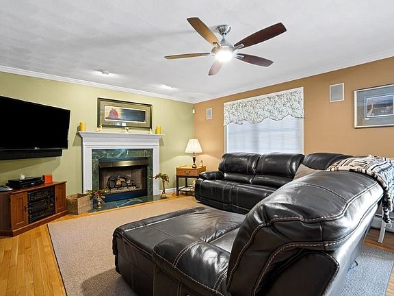 4th image of 34 Juniper Hill Dr