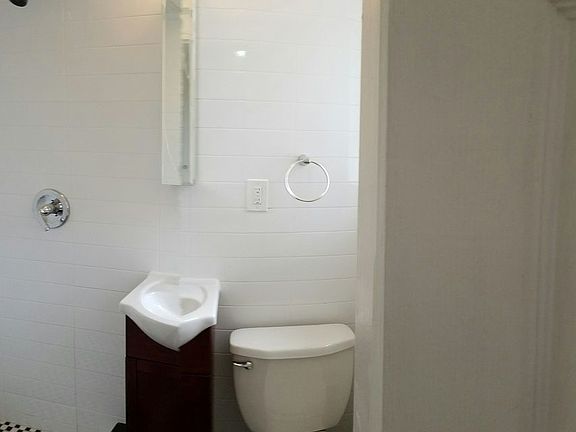 2nd image of 23 E 17th St APT 2C