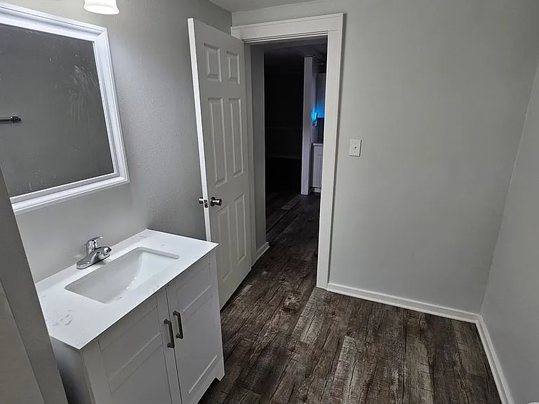 301 S Magnolia St #1 — Photo 7