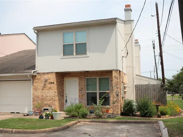 1198 Sunmeadow Dr, Beaumont, TX 77706