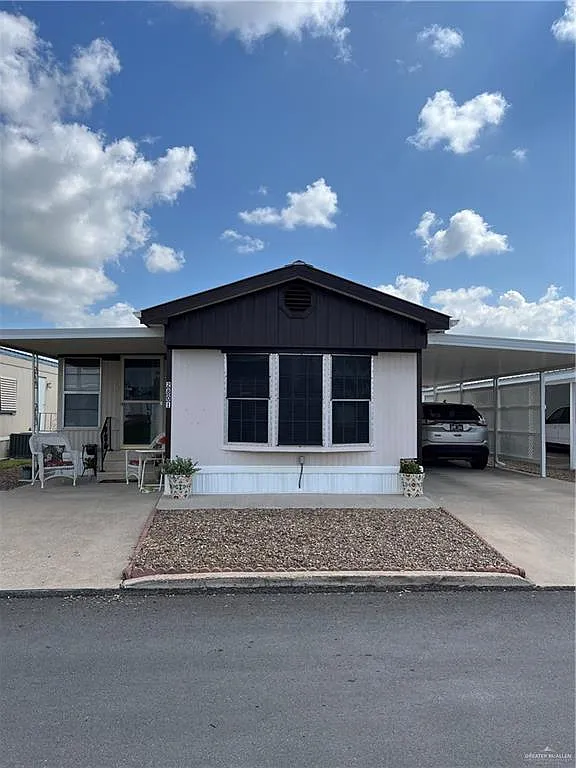 Building Photo - 2801 La Quinta Dr