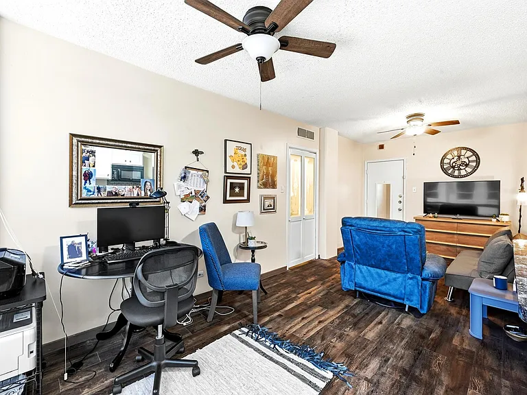 1212 Guadalupe St #308 — Photo 3