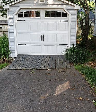 Detached Garage