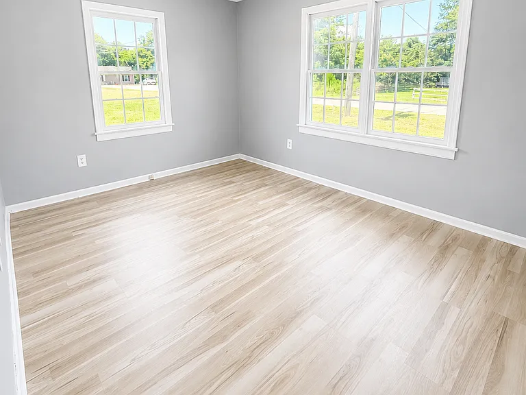 210 Hurley Ave — Photo 6