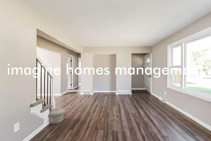 2392 Ashdale Dr — Photo 3