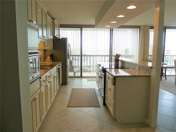 4th image of 400 Island Way APT 606