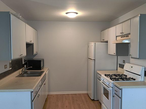 5th image of 710 Crescent Ct #D