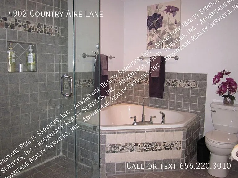 4902 Country Aire Ln — Photo 15