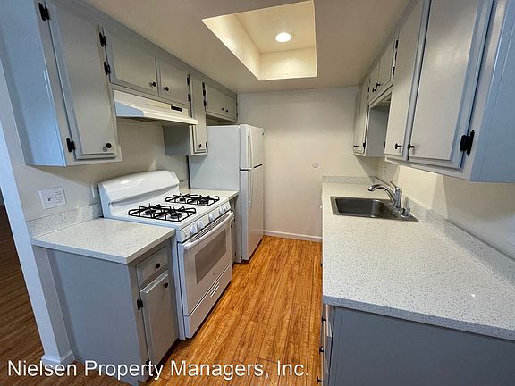 3rd image of 547 Morse Ave #C