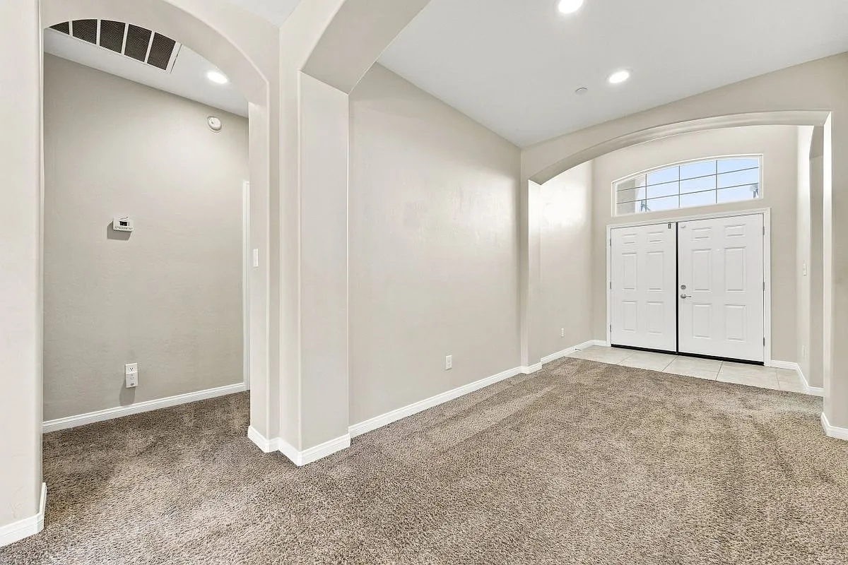 4 bed, 2.0 bath, 2143 sqft, $3,000 — Photo 3