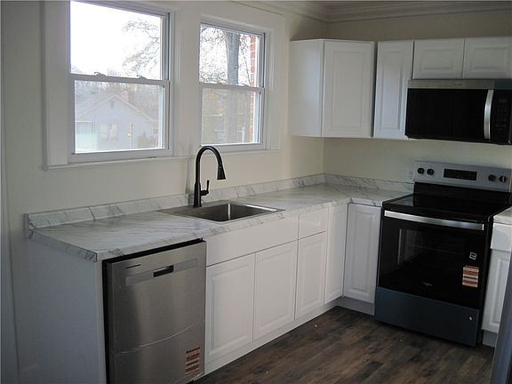 3rd image of 20 Mineral Park Ln