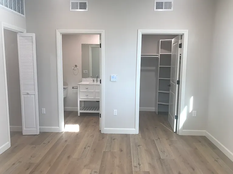 5120 Cahuenga Blvd #103 — Photo 47
