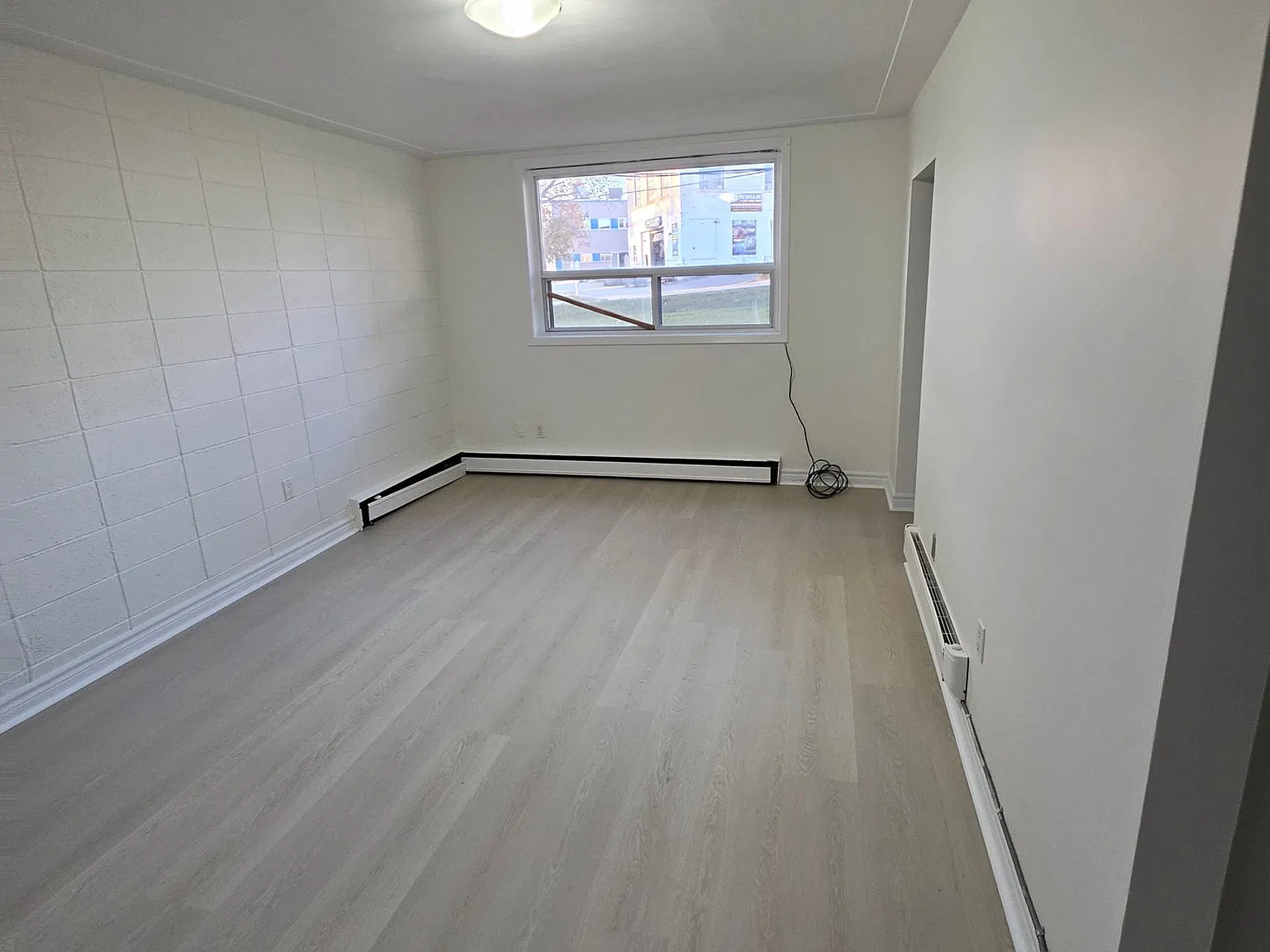 21 Stirling Avenue South Kitchener — Photo 1