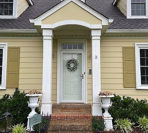 3rd image of 905 Hawthorne Ct