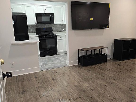 2nd image of 1116 Gleneagle Rd APT 1