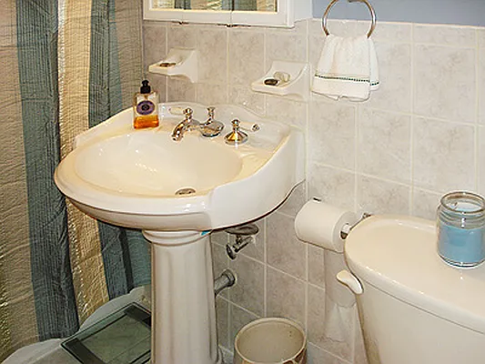 Sold by Awaye Realty Management LLC | media 2