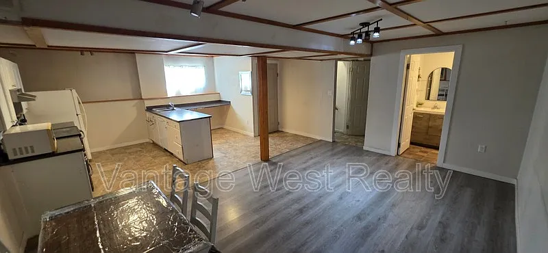 2 bed, 1.0 bath, $1,500 — Photo 4