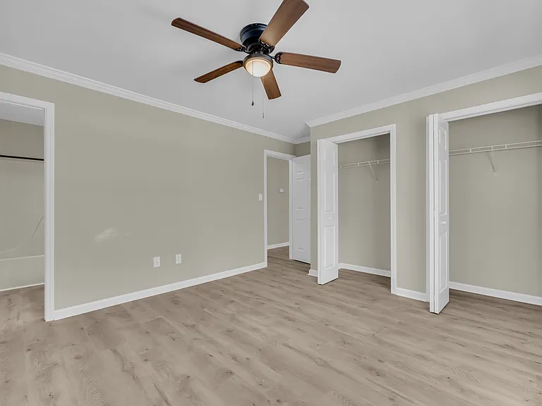 100 Woodstone Dr #7 — Photo 28