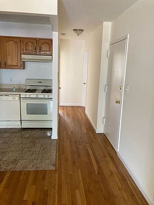 4th image of 28-16 41st St #B2