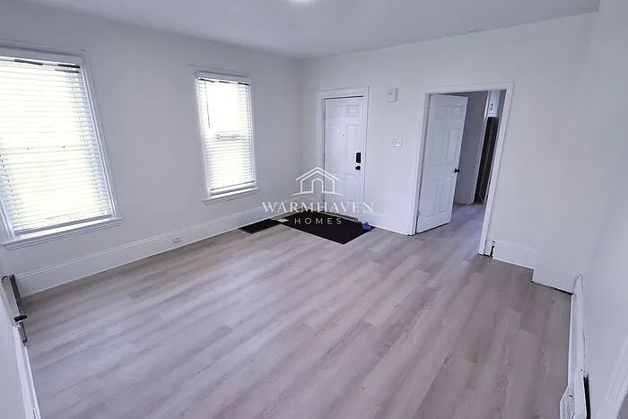570 Dayton St — Photo 3