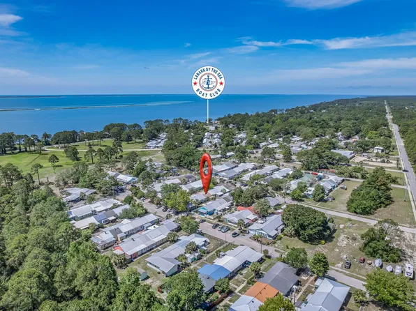 40-4 Carlton Ave, Lanark Village, FL 32323