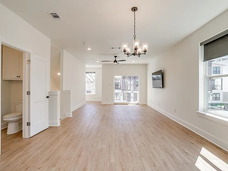 2333 Benbrook Blvd — Photo 22