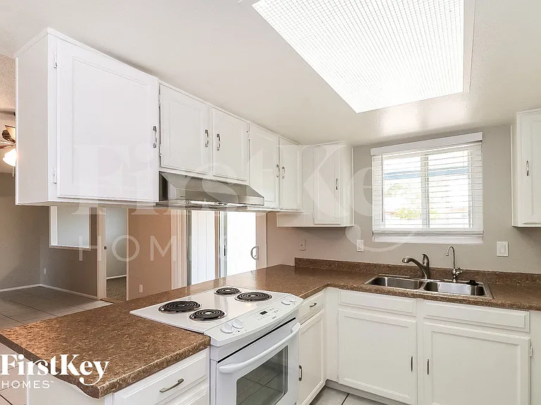 2604 E Boston St — Photo 7