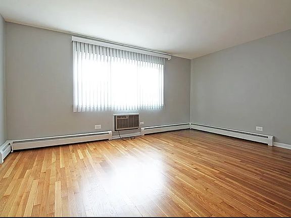 4th image of 923 Garfield St