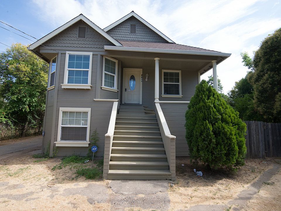 Front of Duplex, this unit is down stairs