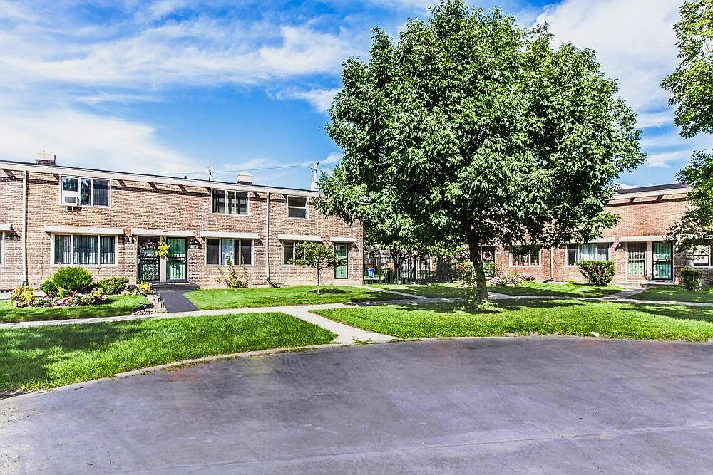 Ivy Park Homes — Photo 1