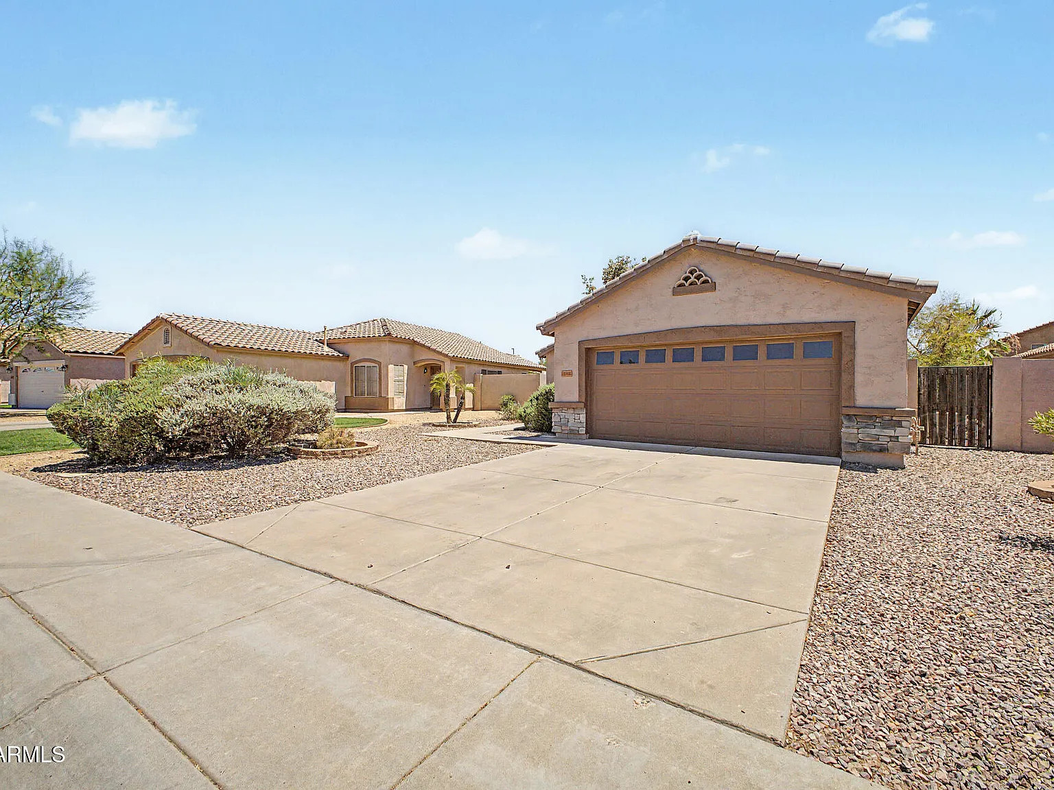 3 bed, 2.0 bath, 1358 sqft, $2,100 — Photo 2