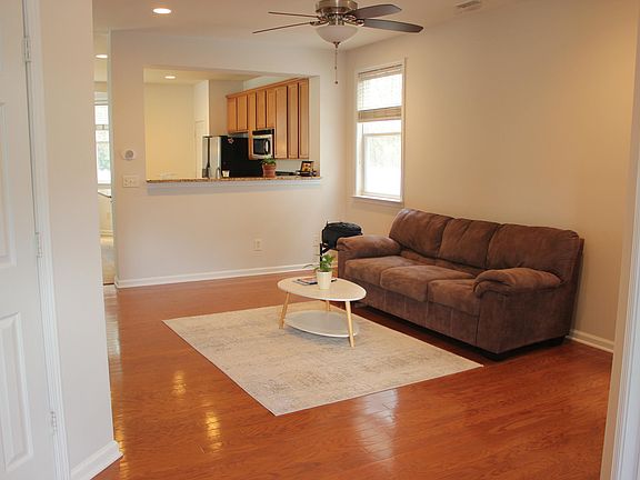 4th image of 407 Elm Farm Pl