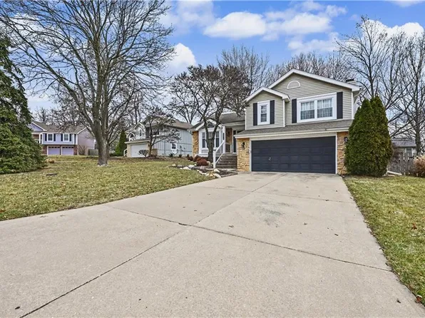 12313 S Mullen Ct, Olathe, KS 66062