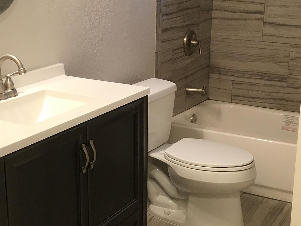 1st image of 814 Sapphire St
