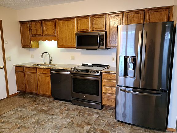 3rd image of 444 Samantha Cir