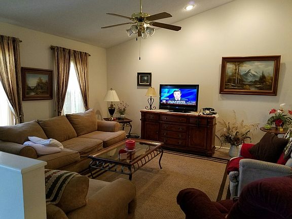 4th image of 101 Meadowbrook Dr